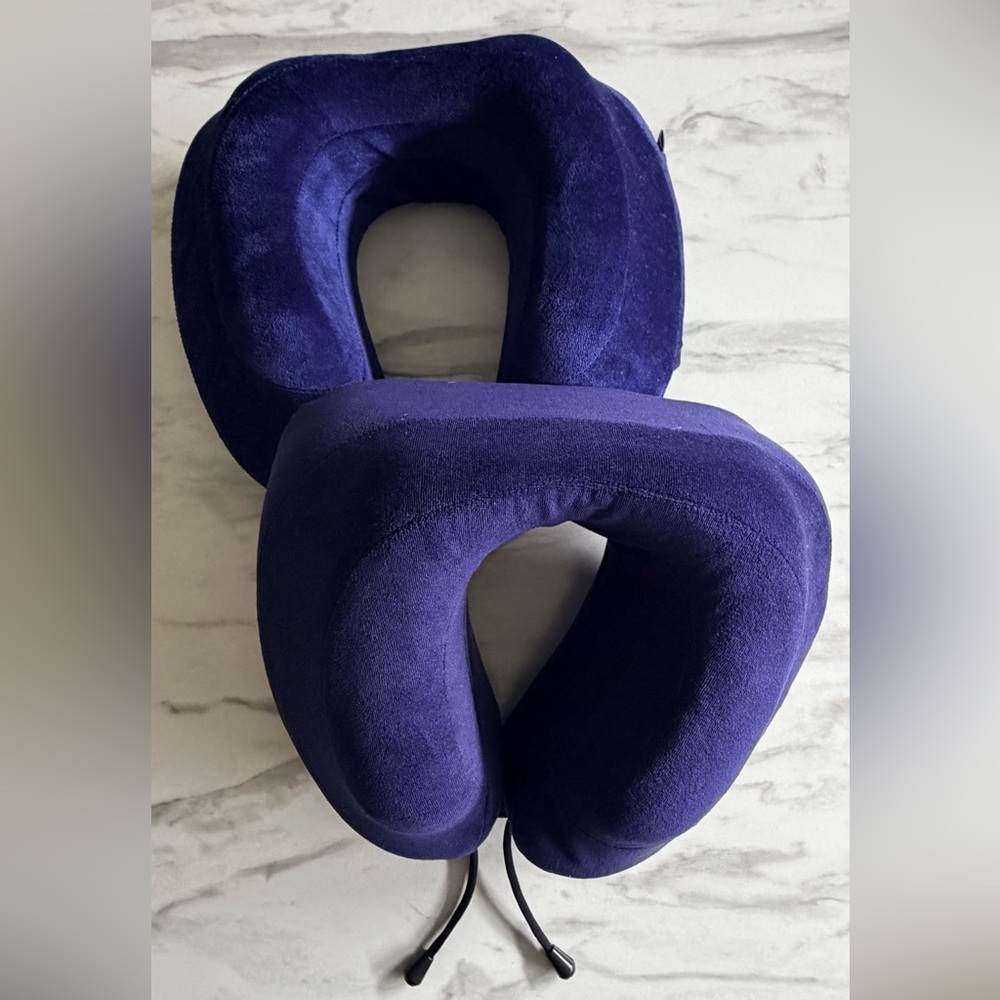 2 CabeauTravel Neck Pillows